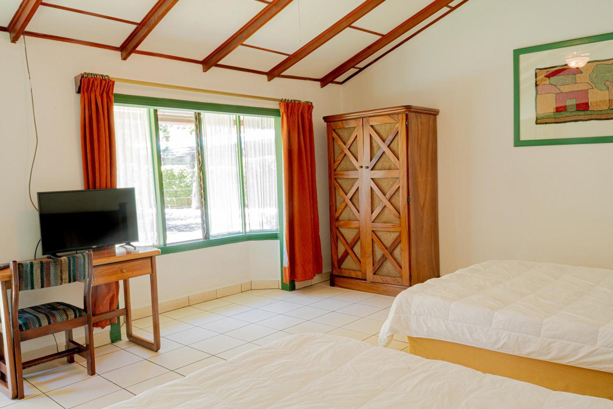 Hotel Bristol Aeropuerto Animas  Bagian luar foto